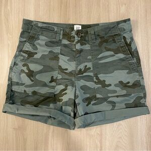 GAP Factory Girlfriend Khaki Camo Shorts - 6